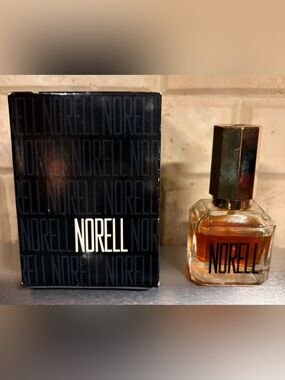 Norell Eau de Toilette Spray 1/2 oz  Vintage Fragrance Gold Cap Box READ